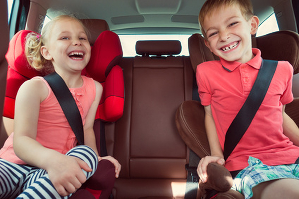 Ab wann dürfen Kinder vorne sitzen beim Autofahren?