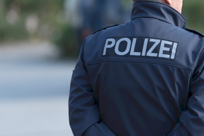 Verwaltungsgericht Düsseldorf: Polizeianwärter wegen Verbreitung von Hassinhalten nicht übernommen