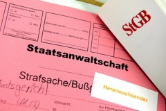 Strafakte & Strafgesetzbuch (StGB) (© Gerhard Seybert - Fotolia.com)